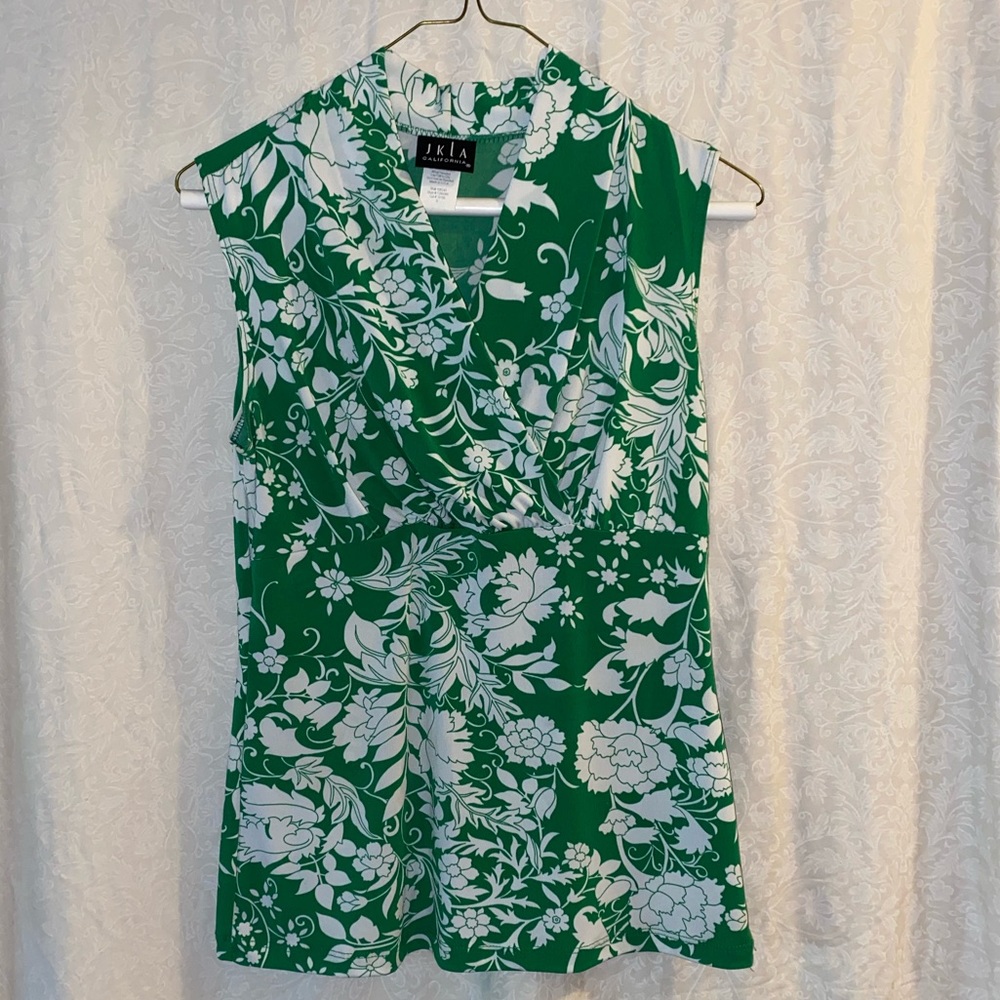 Green and White Floral Sleeveless Top. Size Small